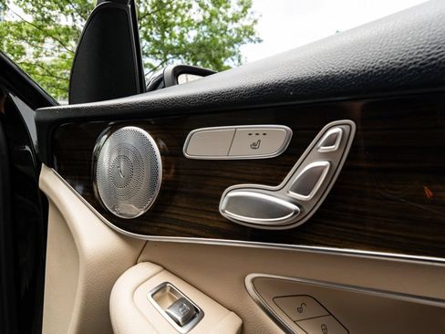 Used 2018 Mercedes-Benz GLC 300 4MATIC image 15