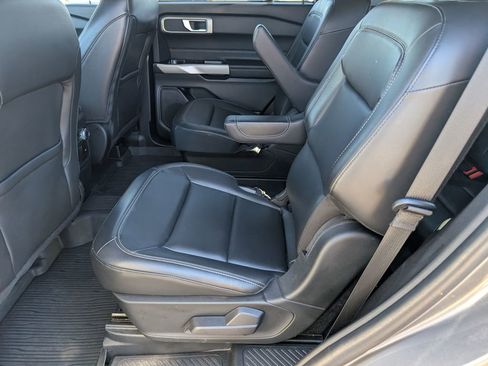 Used 2022 Ford Explorer XLT w/ Equipment Group 202A image 12