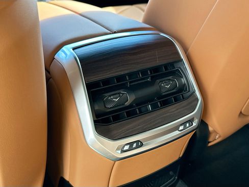 Used 2023 BMW 740i w/ Parking Assistance Package image 27