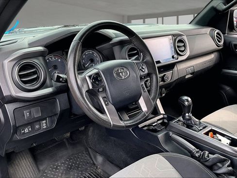 Used 2020 Toyota Tacoma TRD Off-Road w/ Technology Package image 14