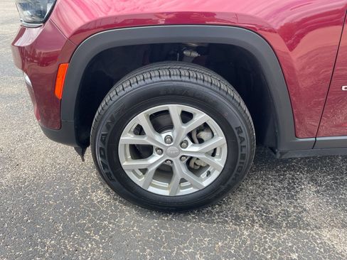 Used 2023 Jeep Grand Cherokee Limited AWD/4WD image 32