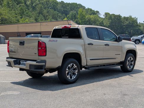 Used 2022 Chevrolet Colorado Z71 AWD/4WD image 9