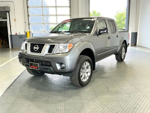 Used 2020 Nissan Frontier SV AWD/4WD image 2