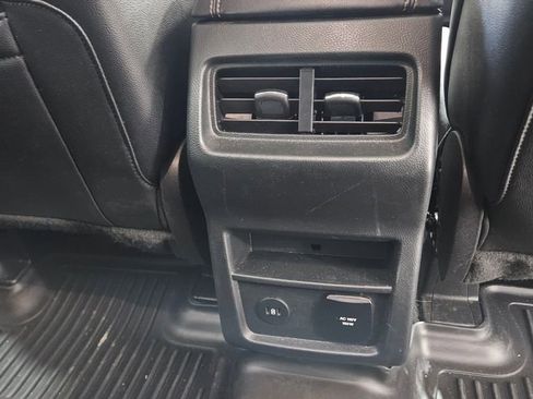 Used 2023 Ford Edge Titanium AWD/4WD image 12