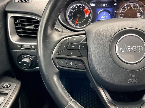 Used 2019 Jeep Cherokee Trailhawk w/ Cold Weather Group AWD/4WD image 20