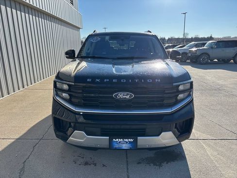 Used 2025 Ford Expedition Platinum AWD/4WD image 2