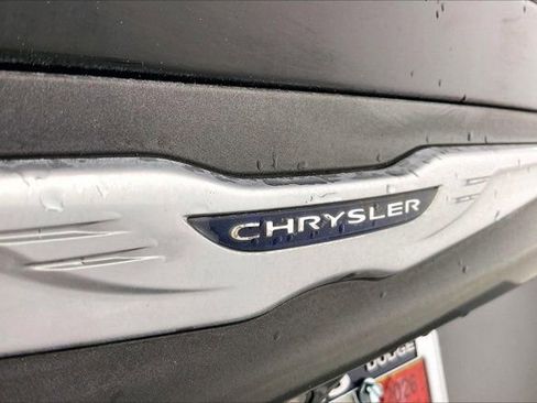 Used 2017 Chrysler Pacifica LX image 32
