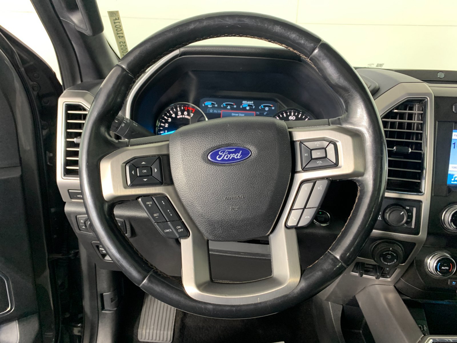 Used 2019 Ford F150 Platinum w/ Equipment Group 701A Luxury AWD/4WD image 19