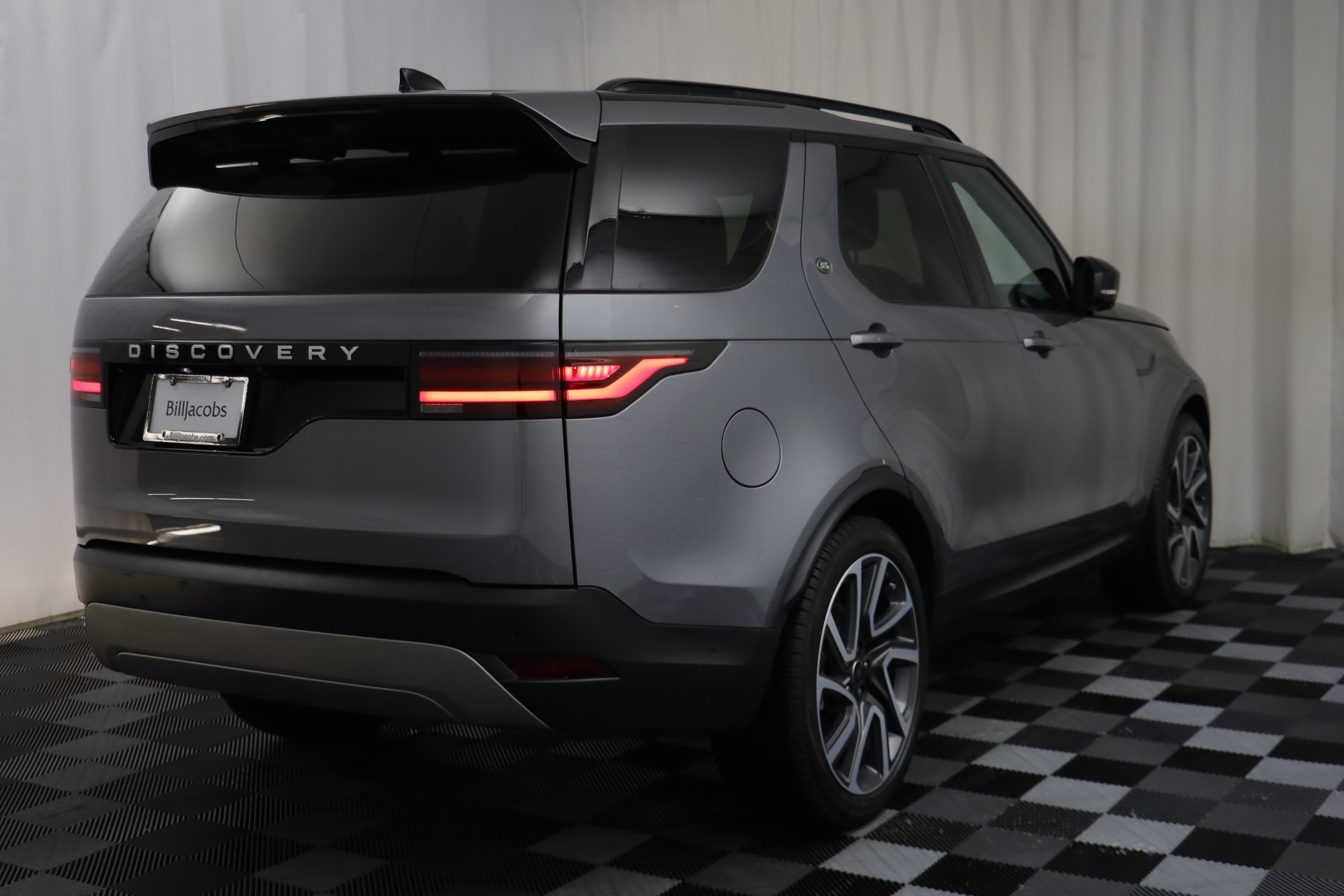 Used 2025 Land Rover Discovery S AWD/4WD image 17