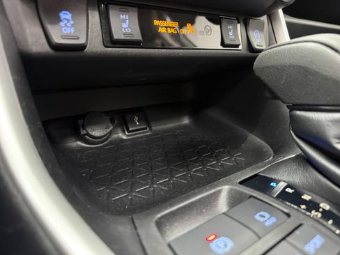Used 2021 Toyota RAV4 XLE w/ Convenience Package AWD/4WD image 18