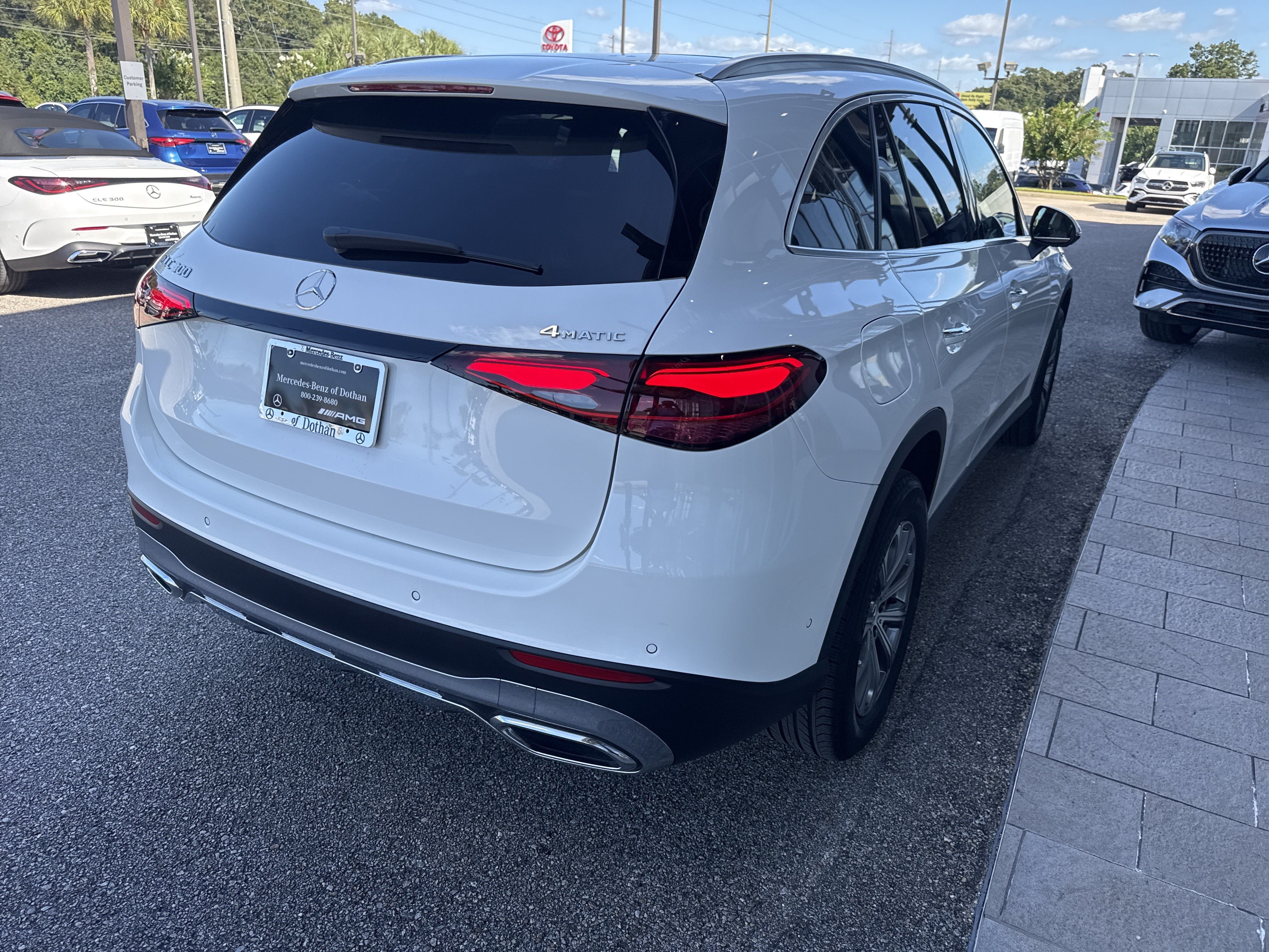 Used 2025 Mercedes-Benz GLC 300 4MATIC image 4