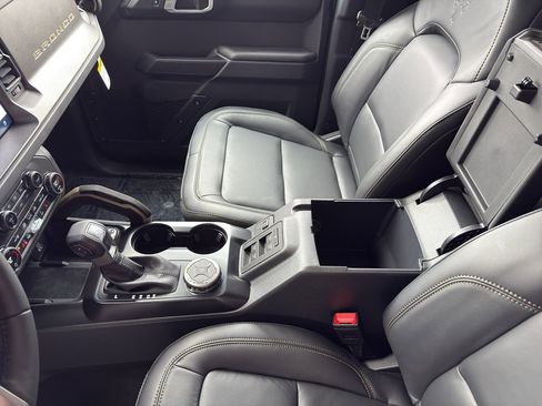 New 2026 Ford Bronco Badlands image 24