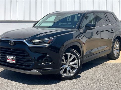 Used 2024 Toyota Grand Highlander AWD image 2