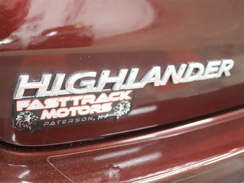Used 2018 Toyota Highlander XLE AWD/4WD image 9