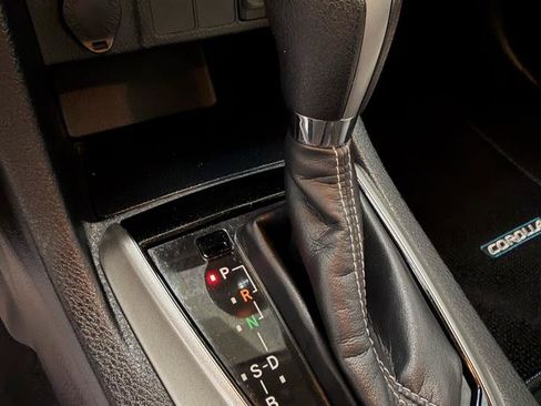 Used 2014 Toyota Corolla LE FWD image 24