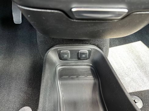 Used 2019 Chrysler Pacifica Touring-L FWD image 31