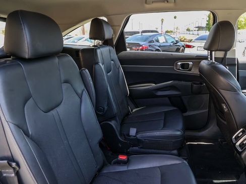 Used 2021 Kia Sorento EX FWD image 19