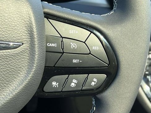 Used 2026 Chrysler Pacifica Limited w/ S Appearance Package FWD image 21