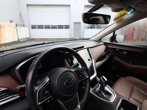 Used 2022 Subaru Outback Touring w/ Popular Package #2 image 11