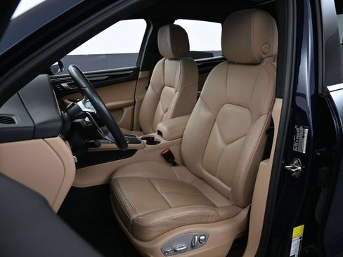 Certified 2021 Porsche Macan S AWD/4WD image 5