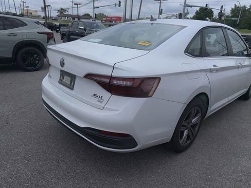 Used 2022 Volkswagen Jetta SE FWD image 13
