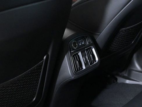 Used 2024 Maserati Levante GT Ultima image 18