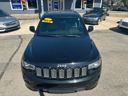 Used 2017 Jeep Grand Cherokee Altitude AWD/4WD image 7