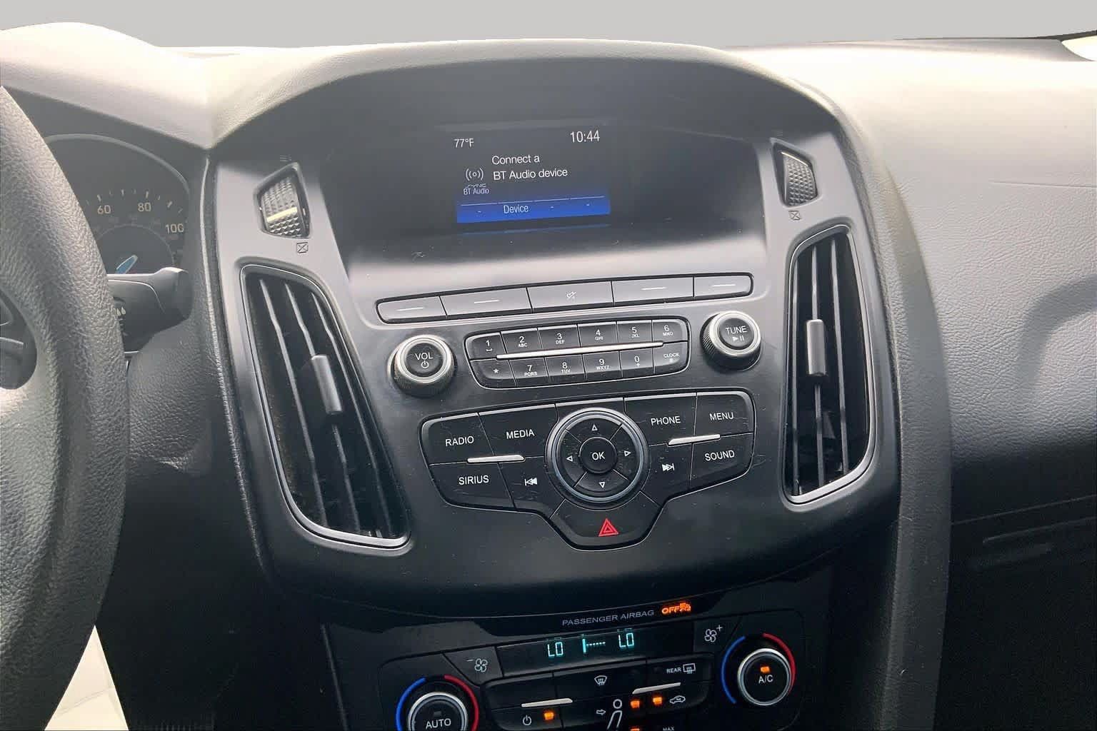 Used 2018 Ford Focus SE w/ SE Appearance Package FWD image 7