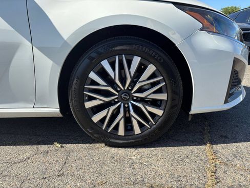 Used 2025 Nissan Altima 2.5 SV FWD image 29