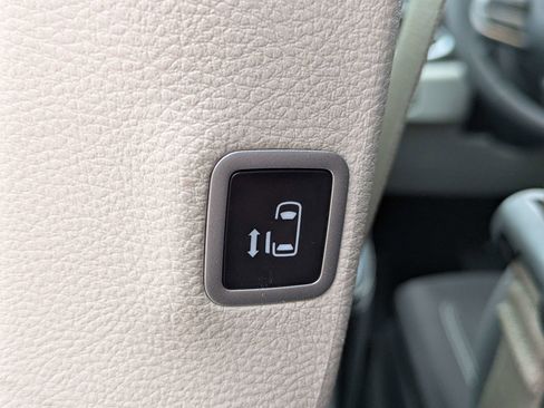 Used 2024 Chrysler Voyager LX FWD image 24