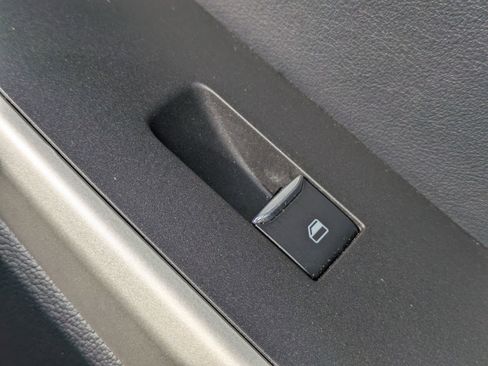 Used 2022 Ford Explorer XLT w/ Equipment Group 202A image 36