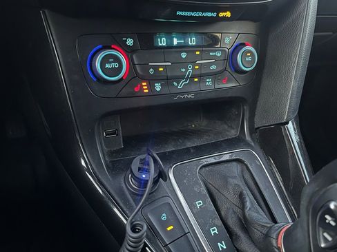 Used 2018 Ford Focus Titanium w/ Titanium Technology Package image 11