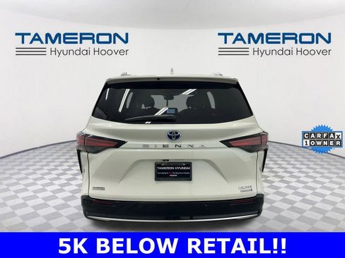 Used 2021 Toyota Sienna Limited image 4