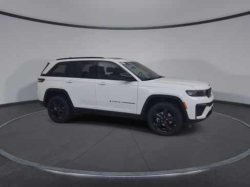 New 2026 Jeep Grand Cherokee Limited w/ Limited Altitude Package AWD/4WD image 17