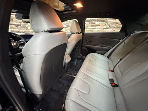 Certified 2025 Hyundai Elantra Limited image 26