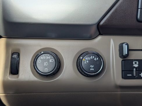 Used 2019 Chevrolet Suburban Premier AWD/4WD image 8