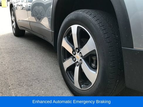 Certified 2023 Chevrolet Traverse LT w/ LT Premium Package AWD/4WD image 12