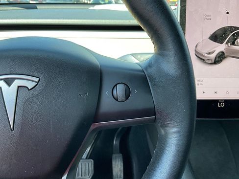 Used 2022 Tesla Model Y Long Range AWD/4WD image 11