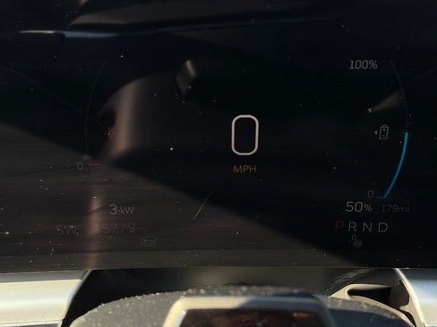 Used 2024 Cadillac Lyriq Luxury AWD/4WD image 6