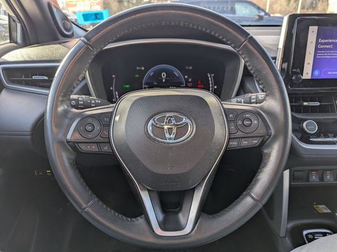 Used 2023 Toyota Corolla Cross XSE image 25