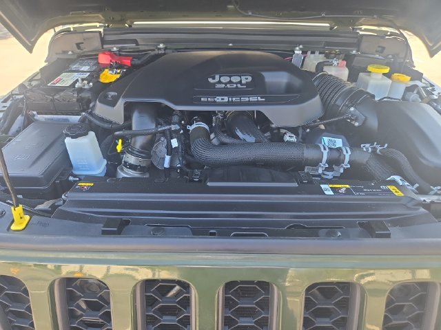 Used 2022 Jeep Gladiator Rubicon w/ LED Lighting Group AWD/4WD image 6