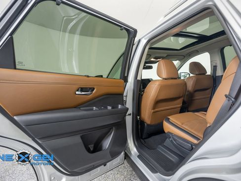 Used 2022 Nissan Pathfinder Platinum AWD/4WD image 26