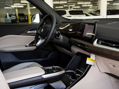 Certified 2025 BMW X1 xDrive28i w/ Technology Package image 29