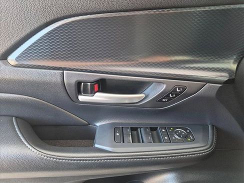 Used 2025 Toyota Grand Highlander AWD Hybrid image 16