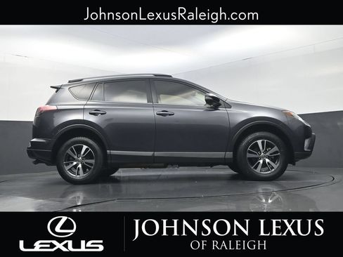Used 2017 Toyota RAV4 XLE FWD image 21