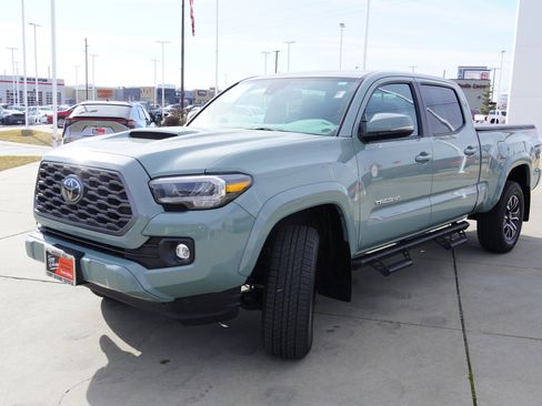 Certified 2023 Toyota Tacoma TRD Sport image 4