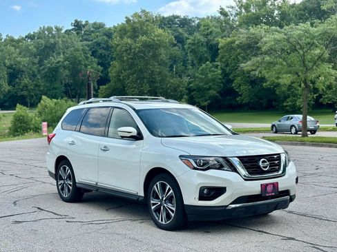 Used 2019 Nissan Pathfinder Platinum AWD/4WD image 3