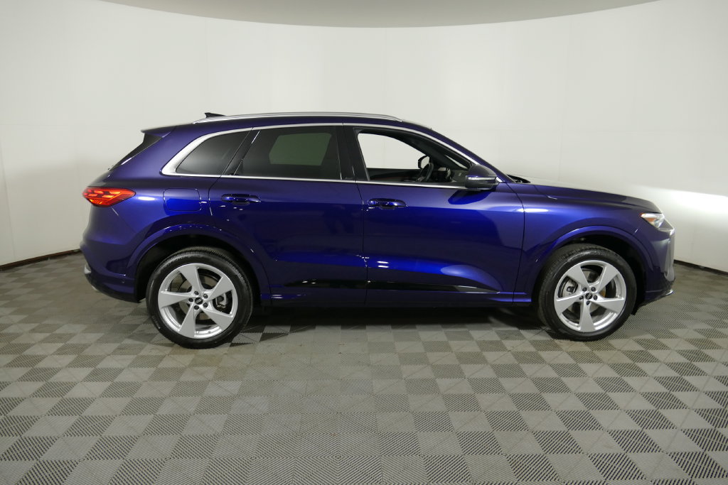 Certified 2025 Audi Q5 Premium Plus AWD/4WD image 2