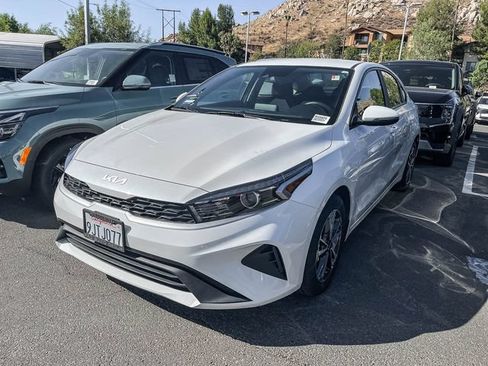 Used 2024 Kia Forte LXS w/ LXS Technology Package FWD image 6