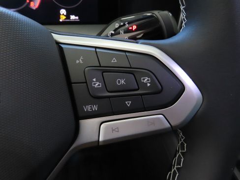 New 2026 Volkswagen Tiguan SE image 13